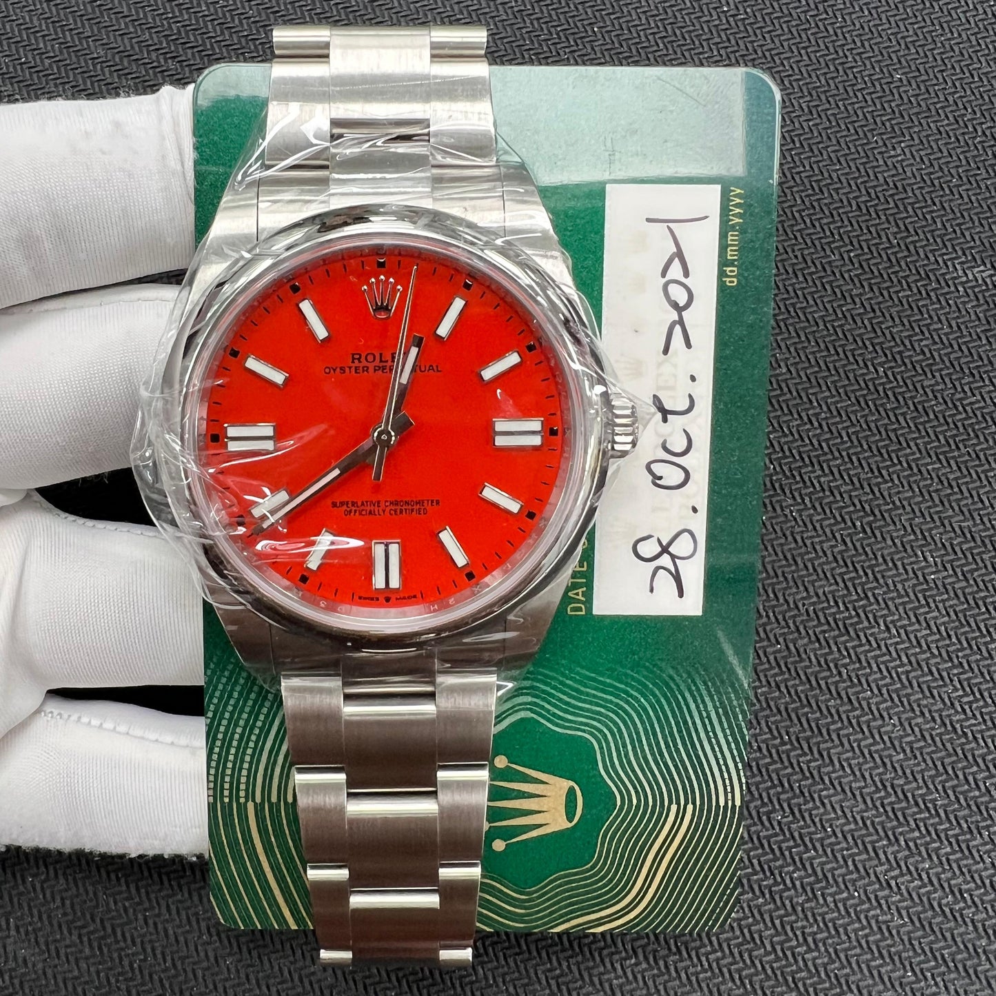Pre-Owned Rolex OYSTER PERPETUAL 124300