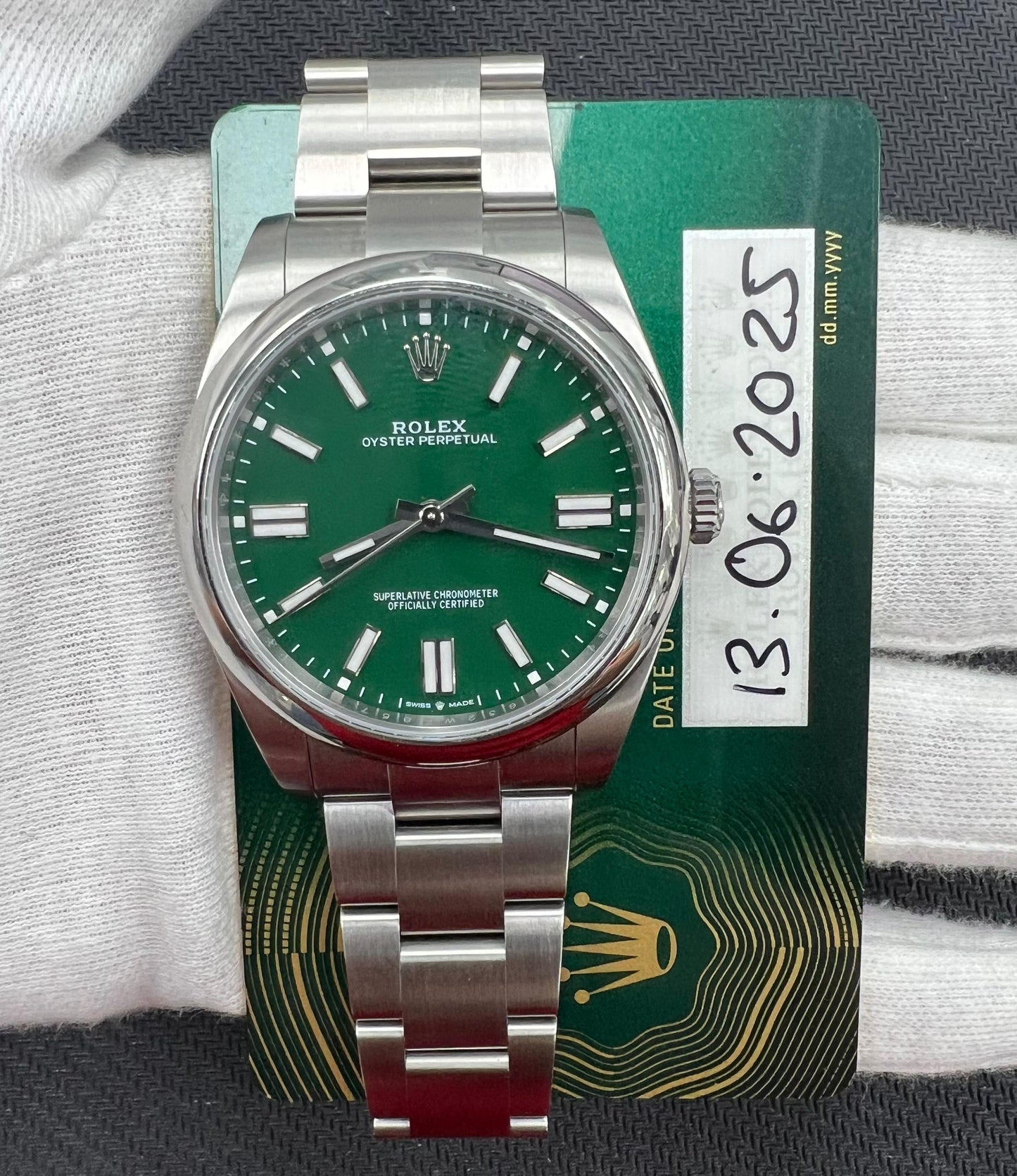 Pre-Owned Rolex OYSTER PERPETUAL 124300