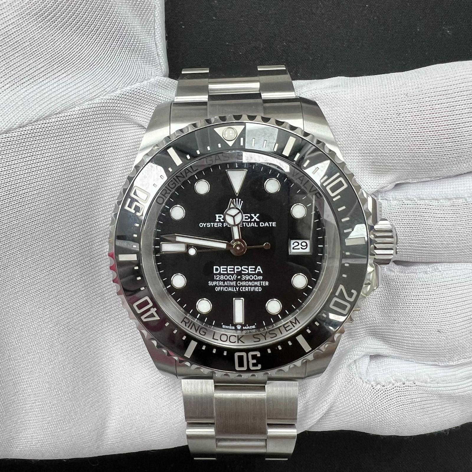 ROLEX SUBMARINER DATE - View 1