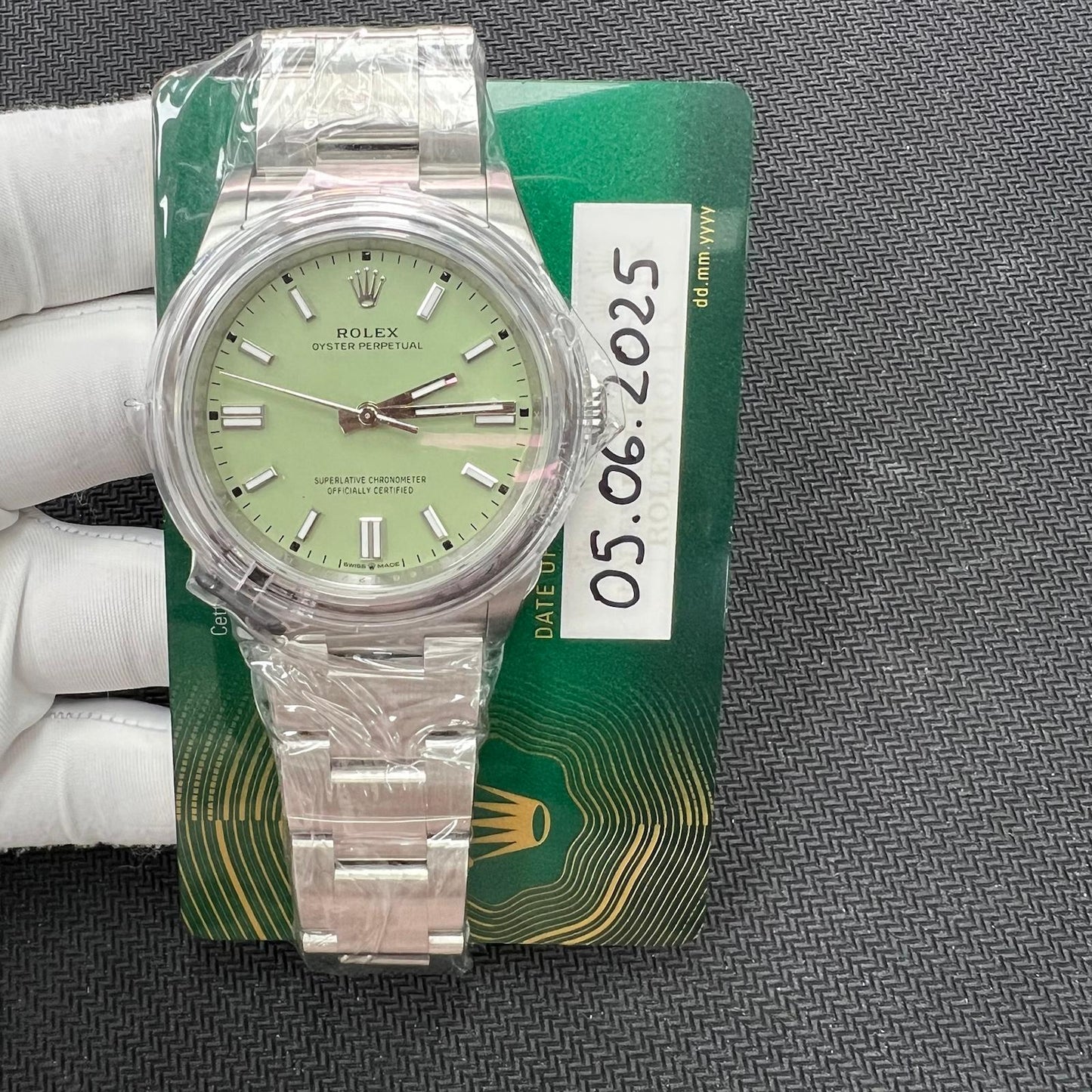 Pre-Owned Rolex OYSTER PERPETUAL 126000