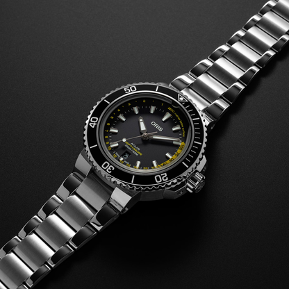 Oris Aquis Depth Gauge Stainless Steel Black Dial Automatic Watch 45.8mm