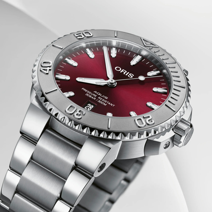 Oris Aquis Date Relief Stainless Steel Red Dial Automatic Watch 41.5 mm
