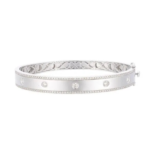 Le Vian Bracelet featuring Diamonds. This piece offers total weight 1.38 ct.